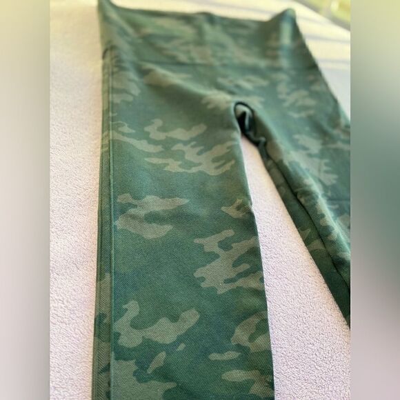 SPANX Look at Me Now Seamless Cropped Leggings Size Large - Picture 14 of 16